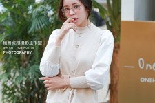 韶关兼职模特被摄影师亲(兼职模特被摄影师亲了)