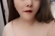 韶关美院系花兼职死商务模特(美院系花兼职商务模特第2部一边看球一边玩)