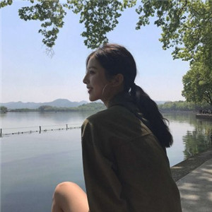 韶关私人伴游网带你看到天际，白色盐湖无际，蓝色天空无边